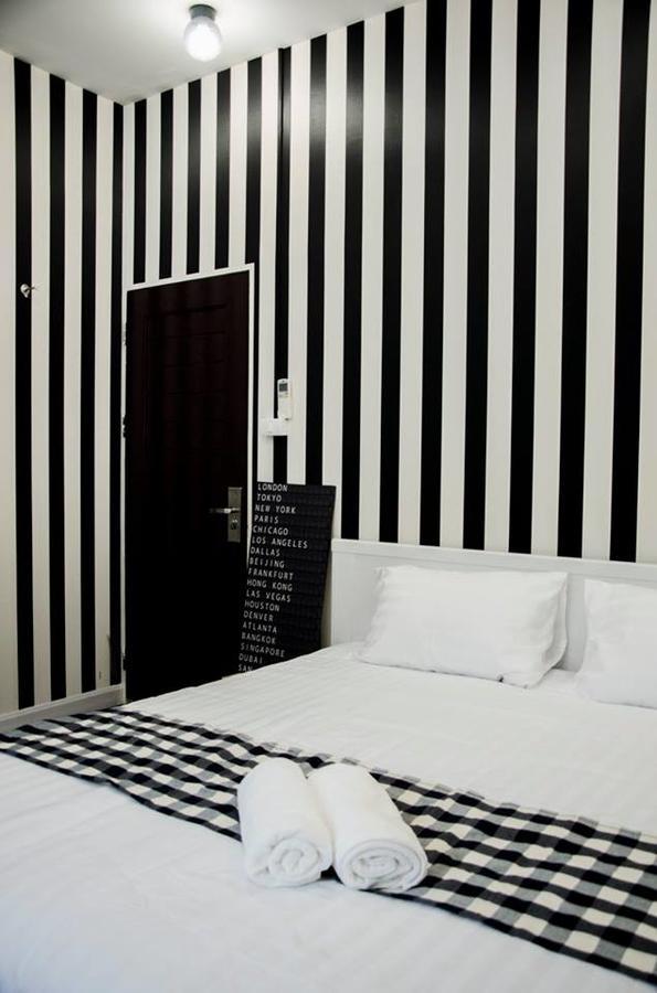 Goodfellas Thong Lo Hostel #Check In Time Needed# Банкок Екстериор снимка