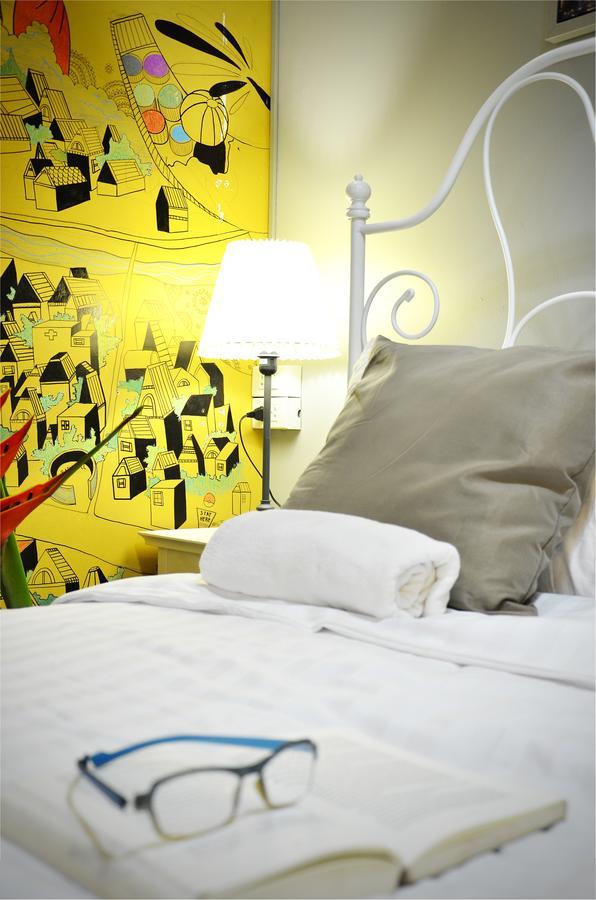Goodfellas Thong Lo Hostel #Check In Time Needed# Банкок Екстериор снимка